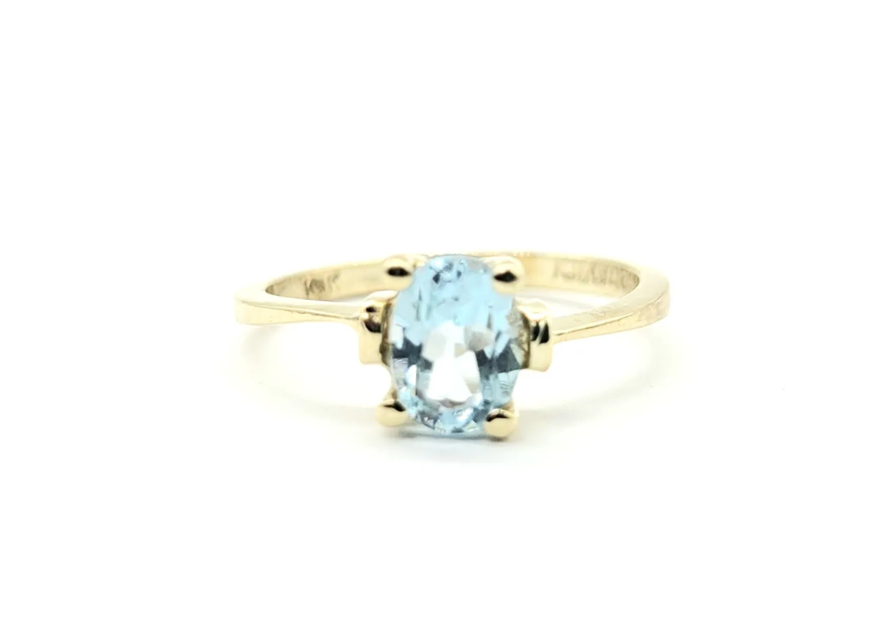 10kt Oval Aqua Marine Solitaire Ring