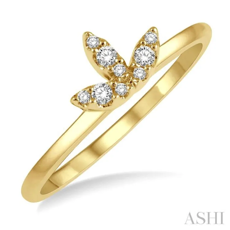 1/10 Ctw Tri Leaf Round Cut Diamond Petite Fashion Ring in 10K Yellow Gold