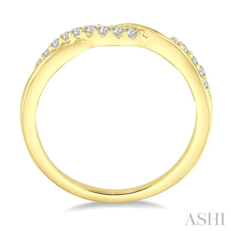 1/5 ctw Twisted Top Round Cut Diamond Wedding Band in 14K Yellow Gold