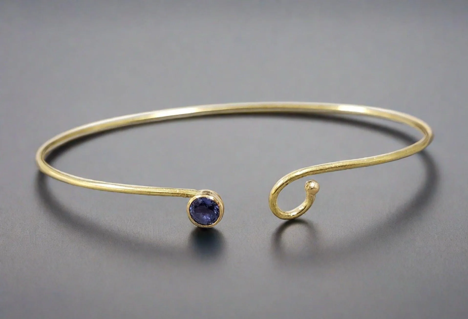 18k Gold Blue Sapphire Dainty Bracelet