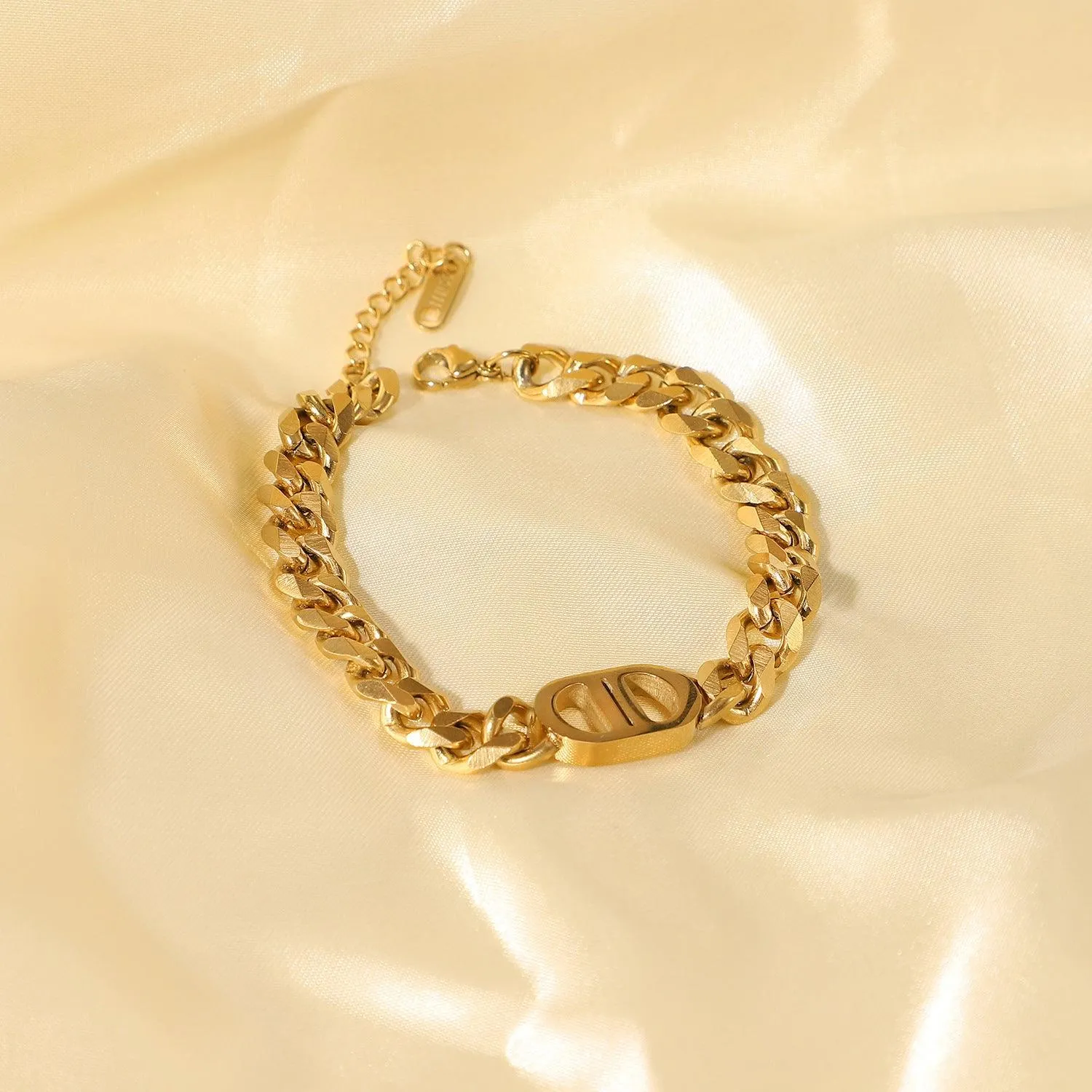 B17.18K Gold Cuban Chain Bracelet