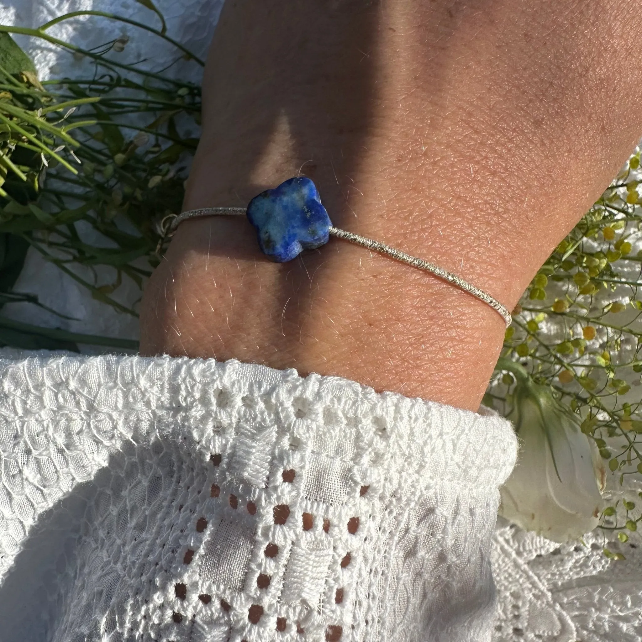 Bracelet élastique Félicité fleur lapis lazuli