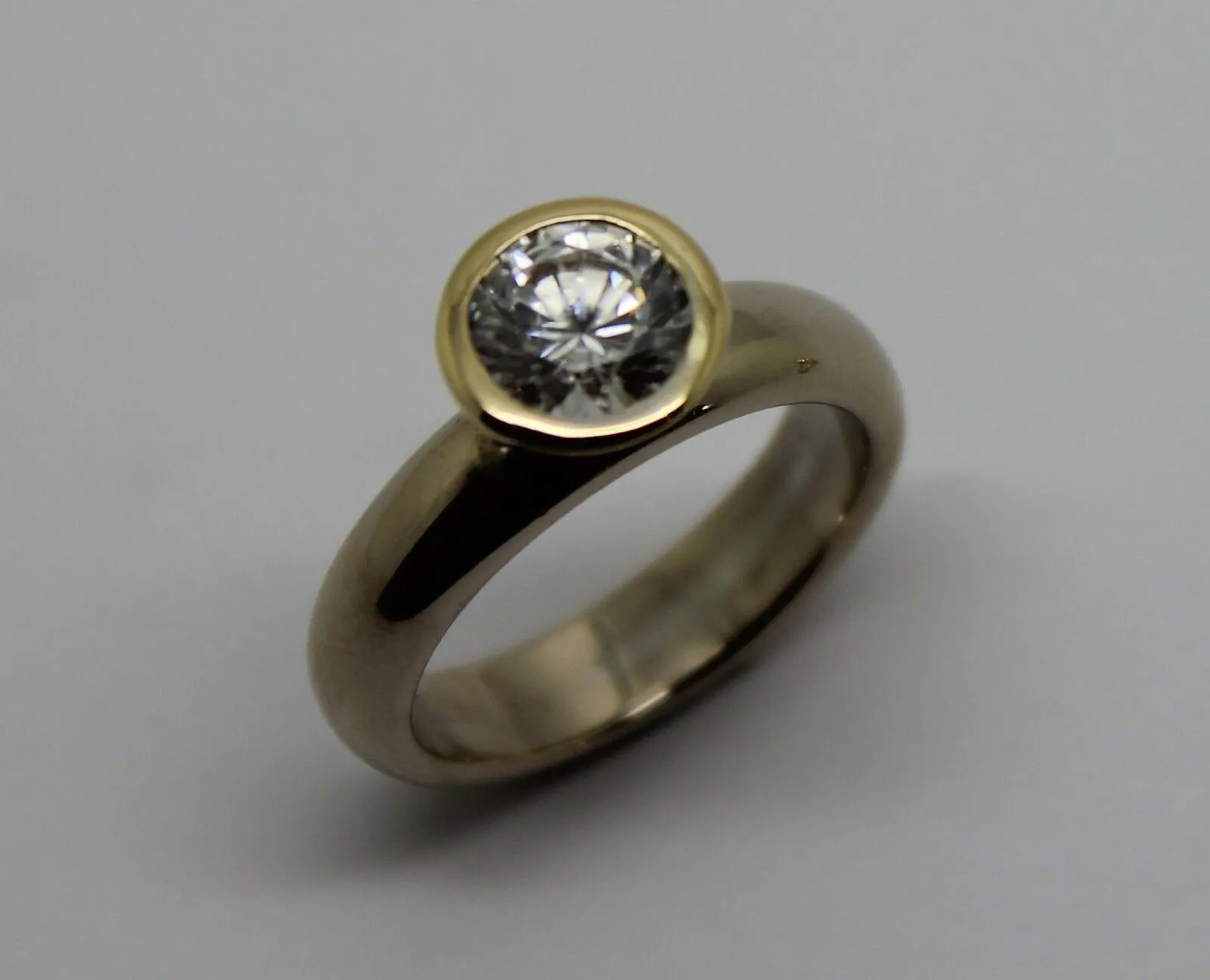 Genuine Cubic Zirconia 9ct 375 Solid White & Yellow Gold Ring 373