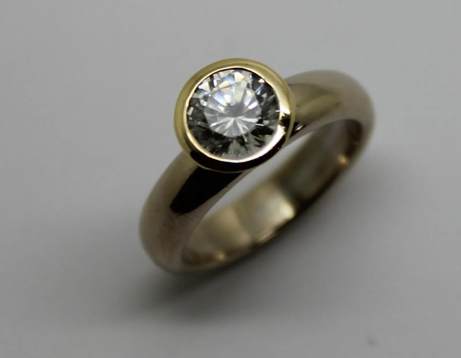 Genuine Cubic Zirconia 9ct 375 Solid White & Yellow Gold Ring 373