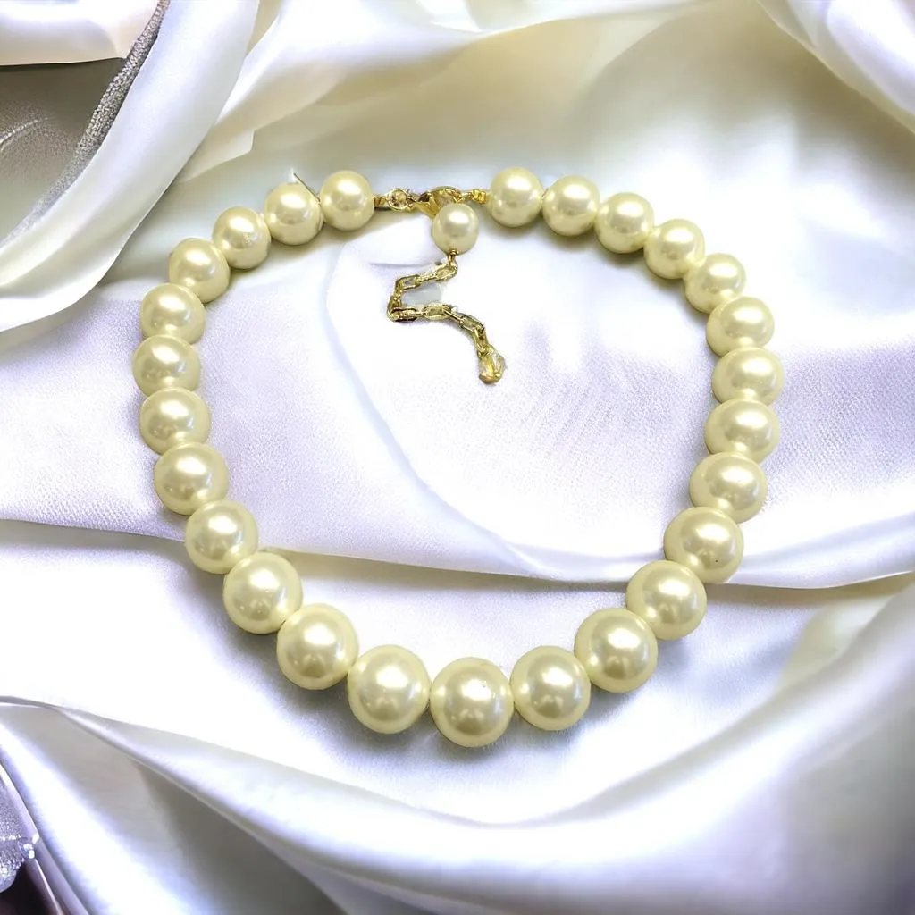 Large 14 Mm Cream Mother Of Pearl Necklace