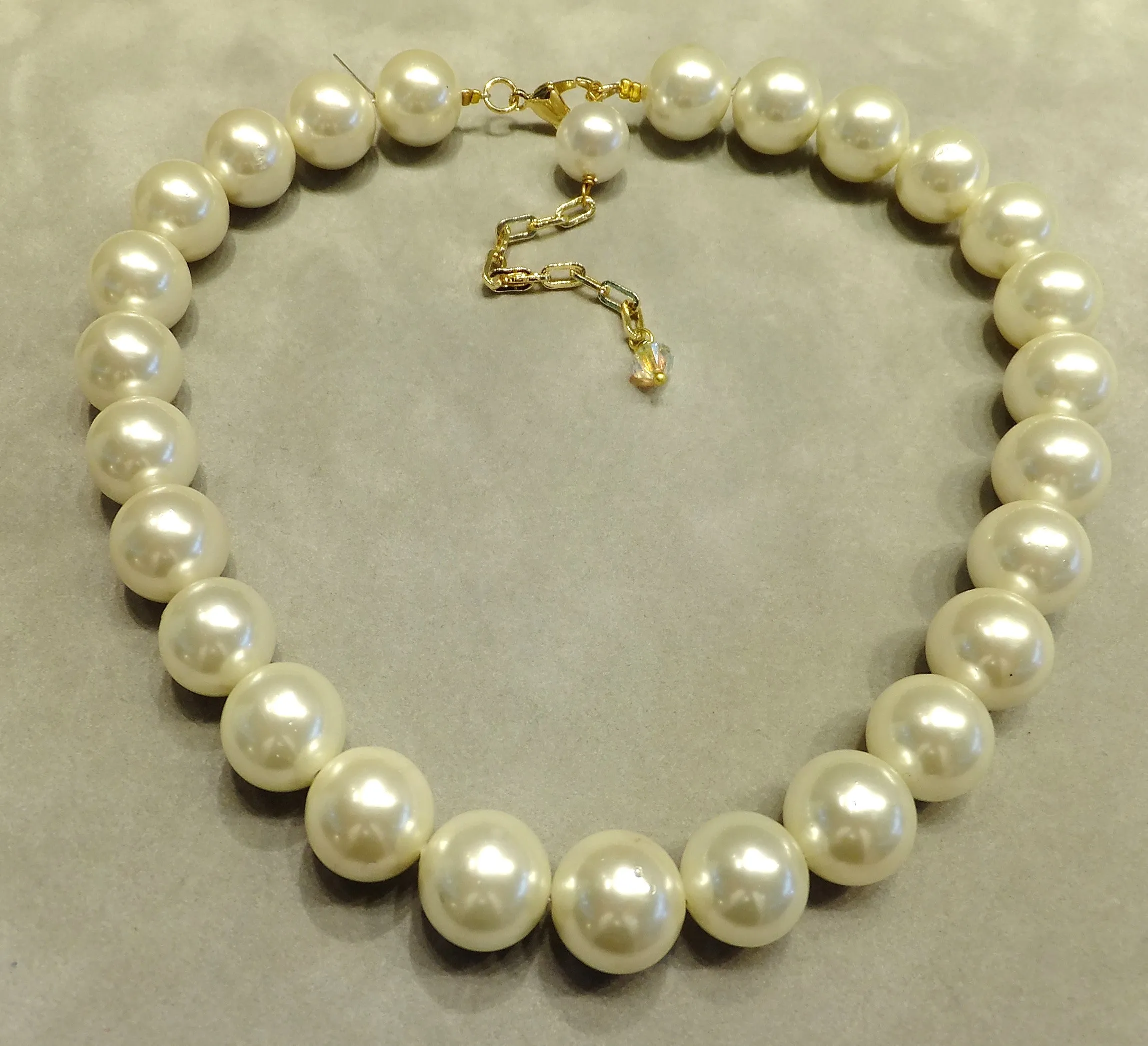 Large 14 Mm Cream Mother Of Pearl Necklace