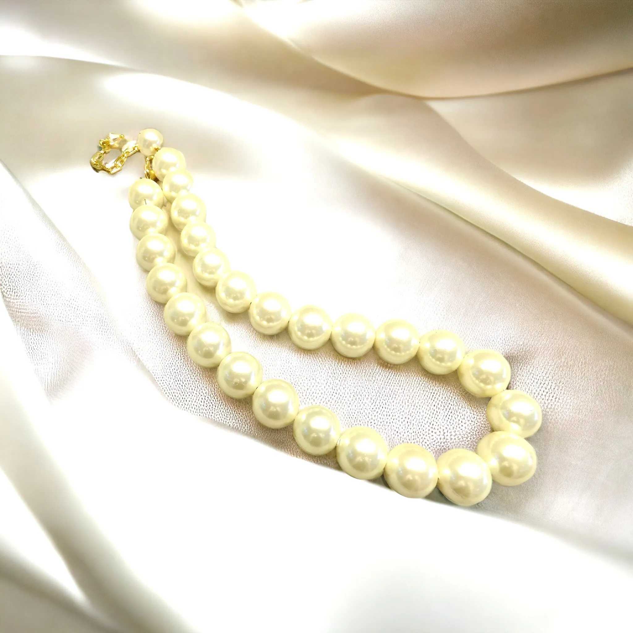 Large 14 Mm Cream Mother Of Pearl Necklace