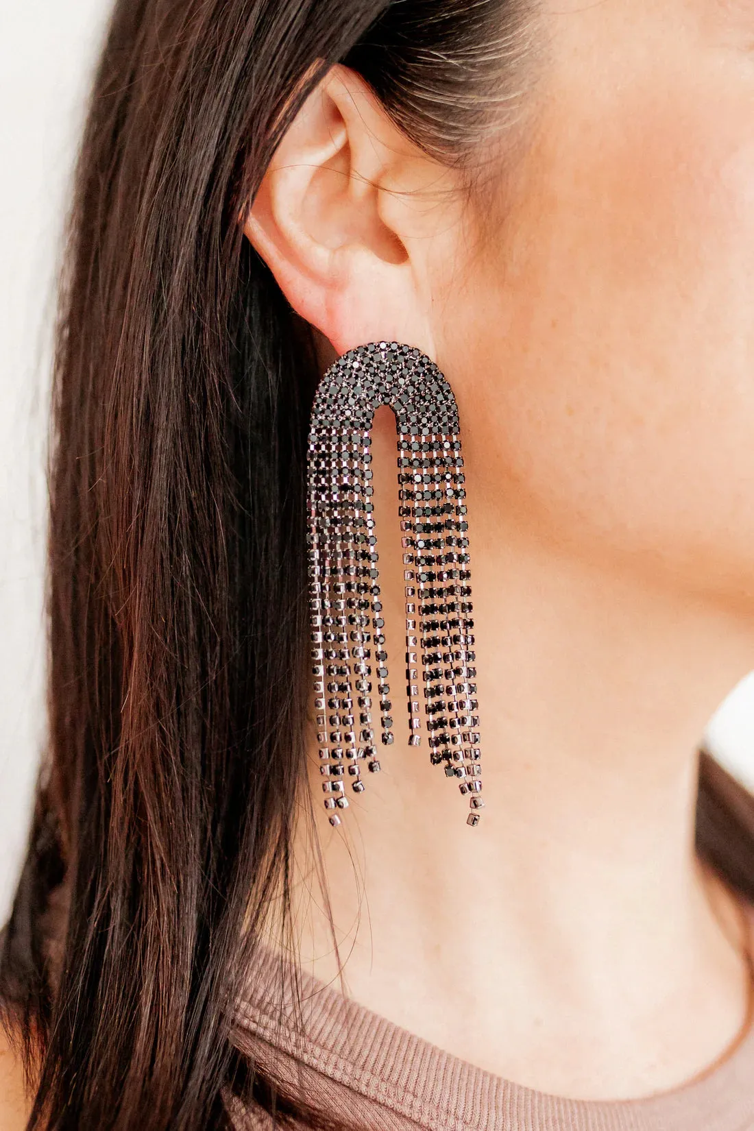 Linny Co | Blair Chandelier Drop Earrings in Black