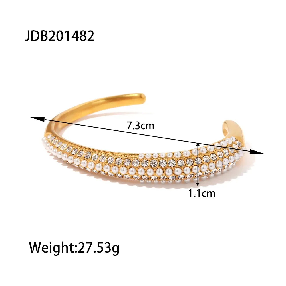 VAIGE Elegant Gold-Plated Stainless Steel Geometric Bracelet with Metal Texture for a Classic Touch