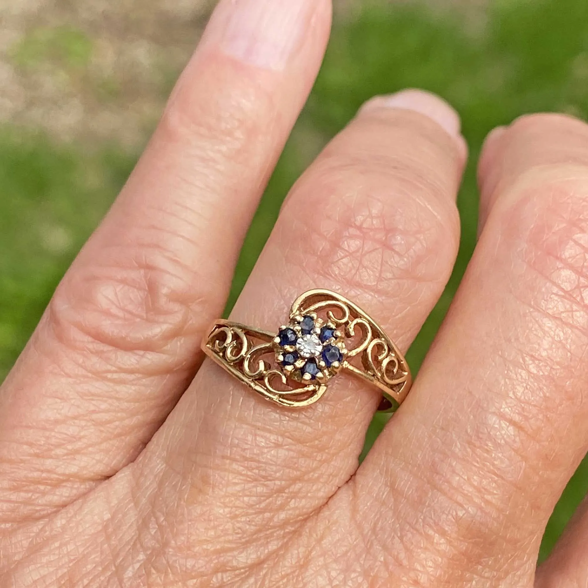 Vintage Gold Filigree Bypass Sapphire Cluster Ring