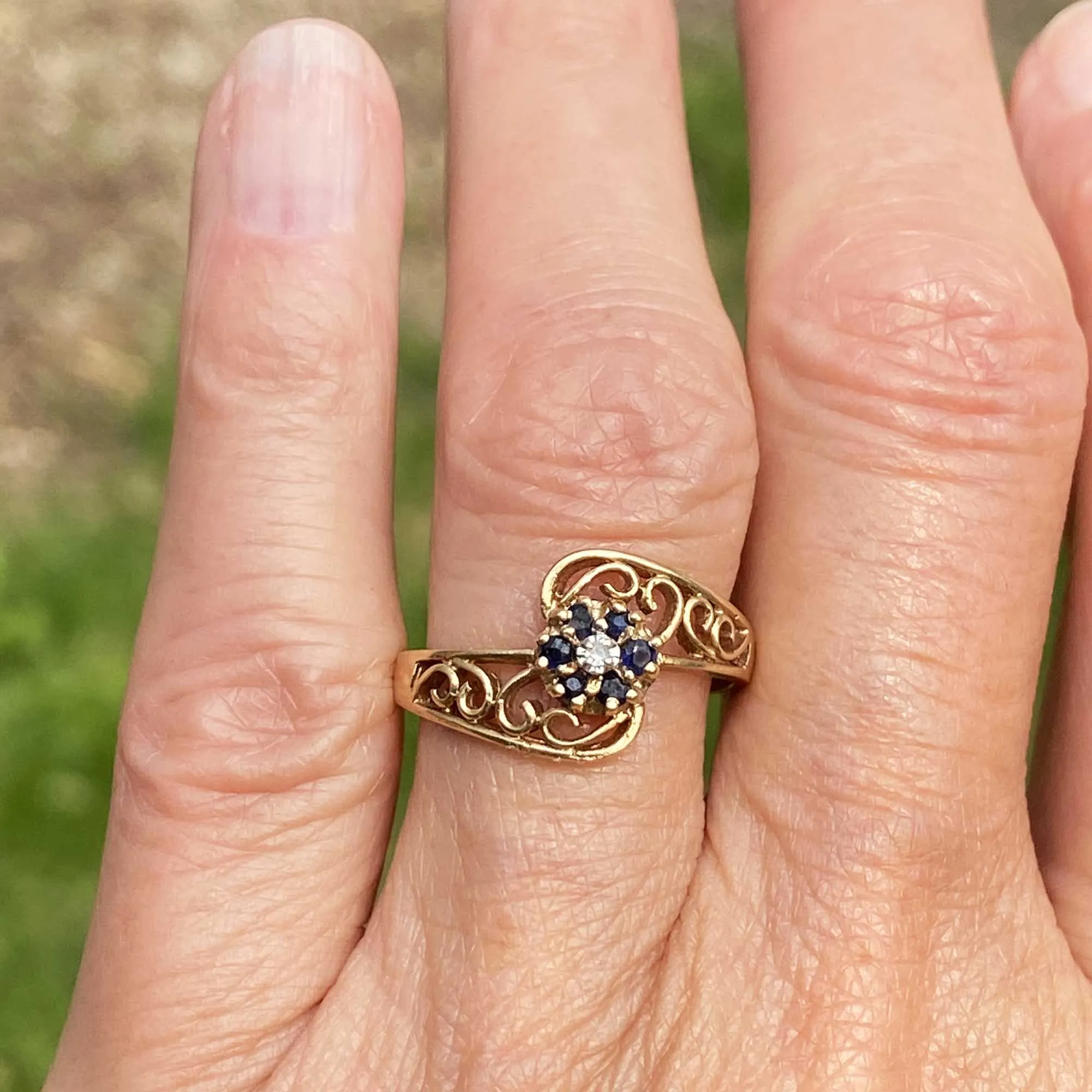 Vintage Gold Filigree Bypass Sapphire Cluster Ring